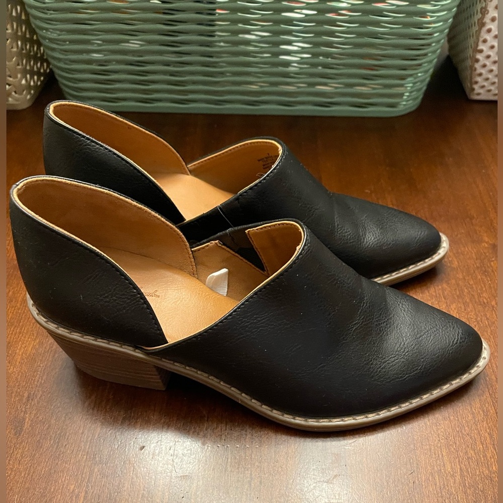 Universal Thread Cut Out Booties - image 3